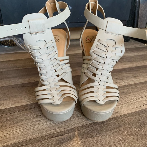 💘3 for $30💘 Size 8.5 high heels - Picture 2 of 3
